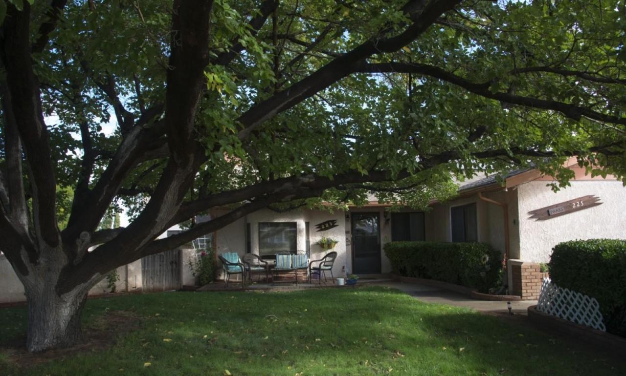 Canyon Colors Bed And Breakfast Page Exterior photo